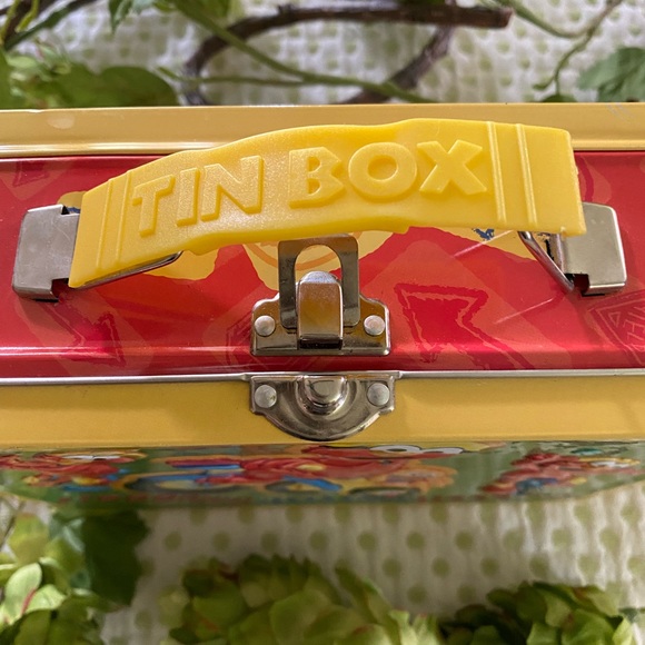 Sesame Street Elmo Tin Lunch Box - Picture 6 of 6